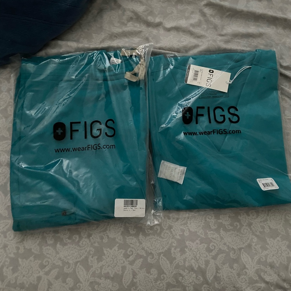 Figs scrubs teal NEVER OPENED